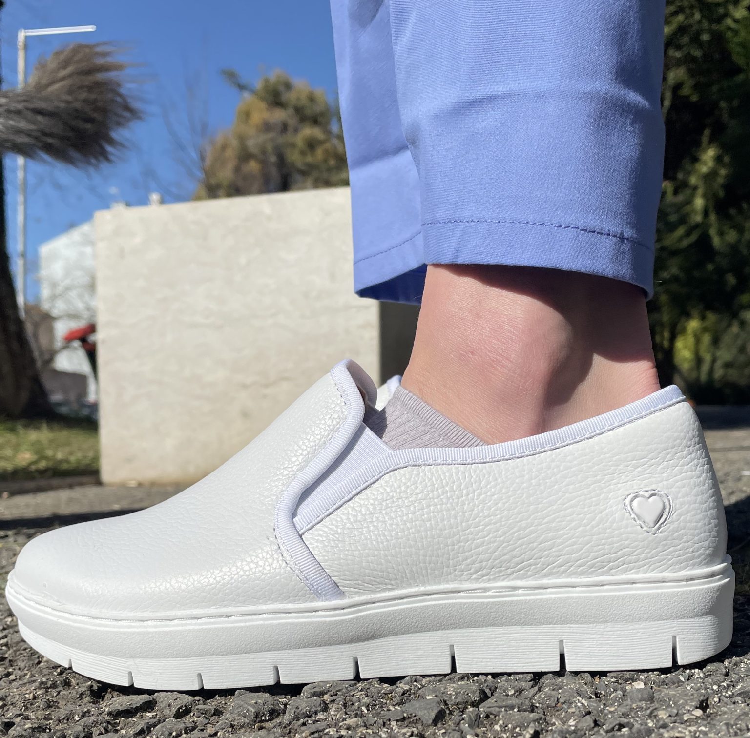 mens white leather nursing shoes