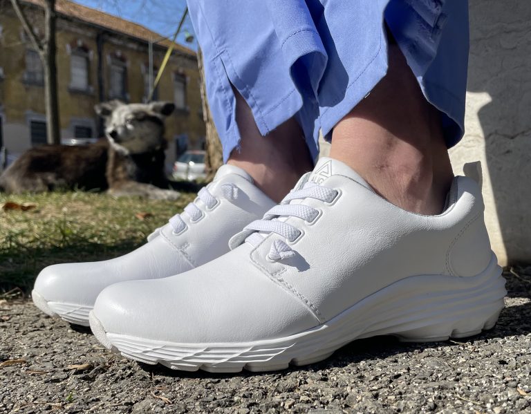 15 Best White Nursing Shoes [COMFORT GUIDE 2026]